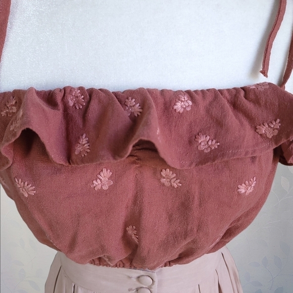 NEW 4SI3NNA Embo Linen Floral Embroidered Tie Strap Crop Top | Cottage Fairy L - Picture 4 of 13